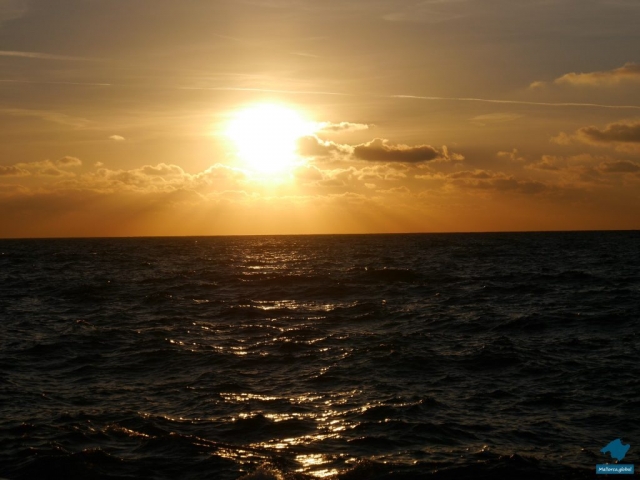 die letzten Sonnenstrahlen über dem Meer von Mallorca