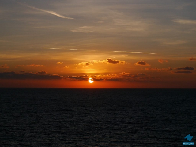Sonnenuntergang über dem Meer vor Mallorca